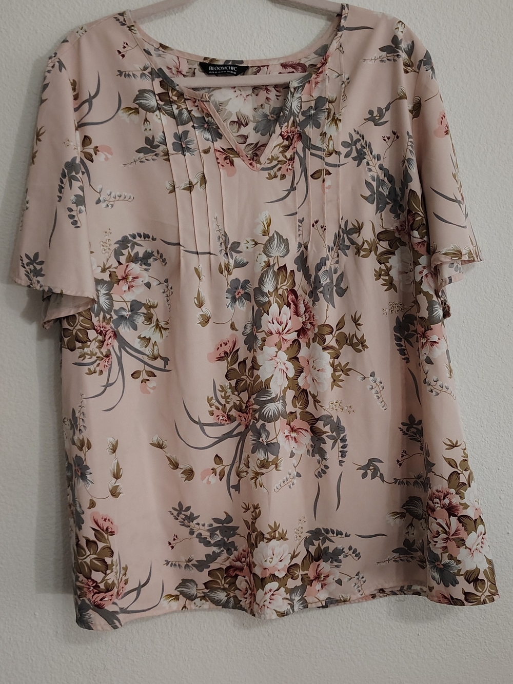 BloomChic Blush Floral Pleated V-Neck Blouse